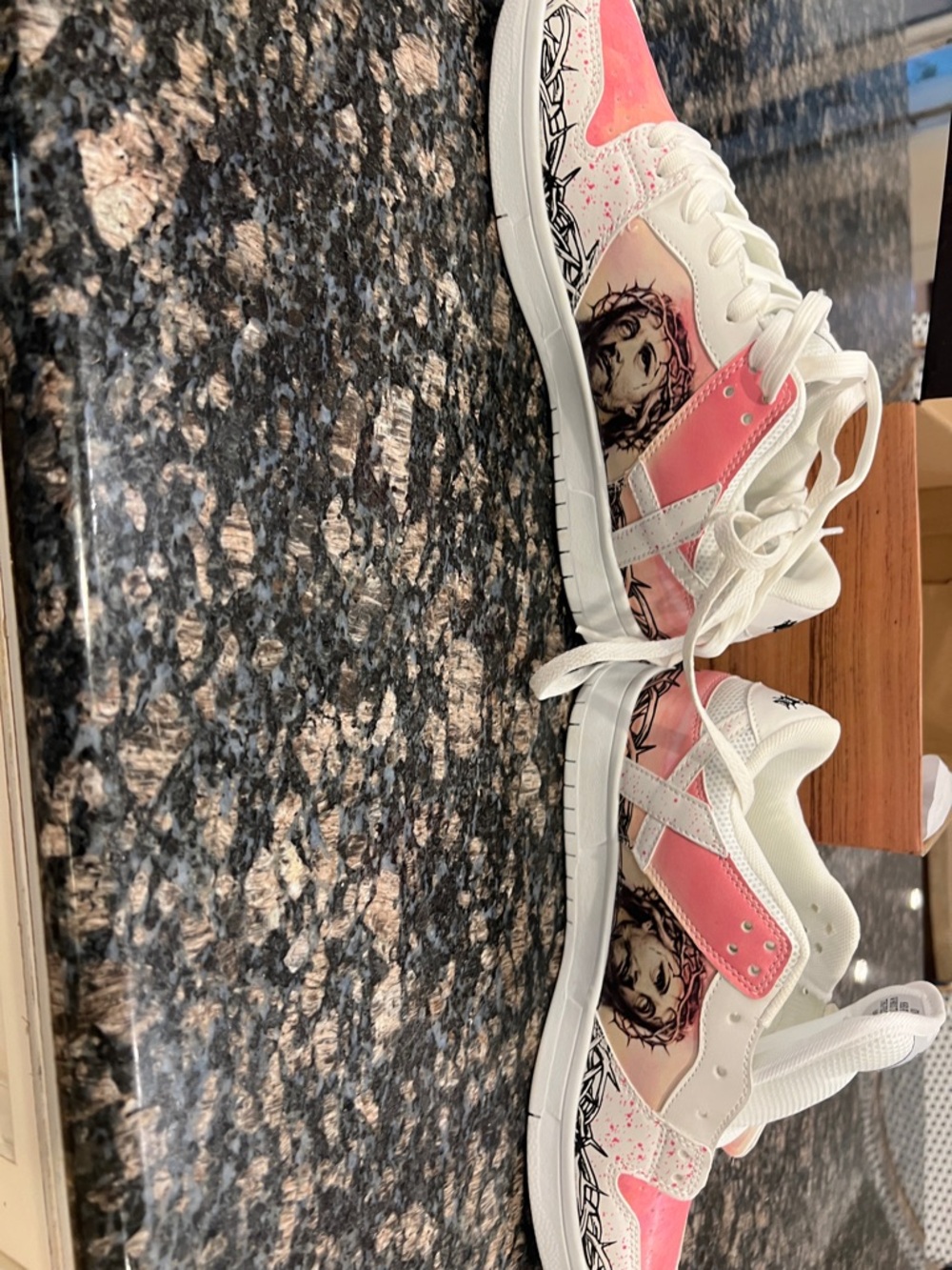 Men’s White & Pink kito Passion of Christ  Low-Top Sneakers - Picture 3 of 6